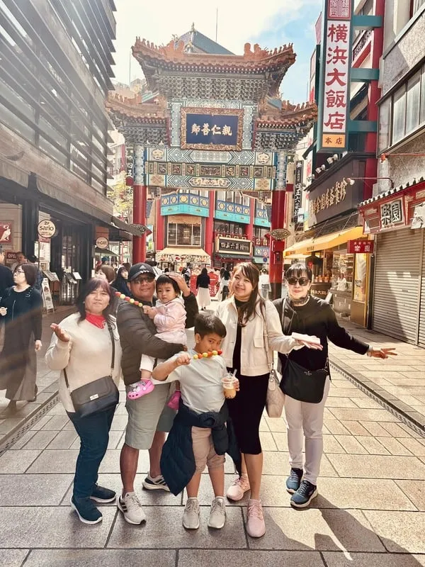 Ibu Noni dan Keluarga