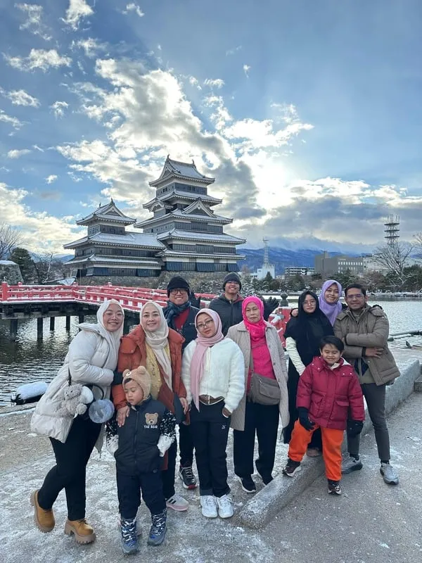 Ibu Ratih dan keluarga