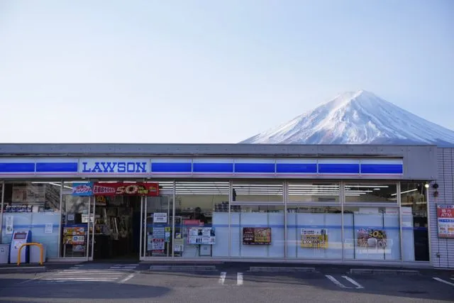 Konbini Jepang: Minimarket yang Bikin Wisatawan Ketagihan